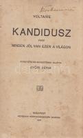 [Arouet, François-Marie] Voltaire: Kandidusz, vagy Minden jól van ezen a világon. Fordította és bevezetéssel ellátta: Győri Péter. Budapest, 1907. Népszava Könyvkereskedés [ny. n.] 135 + [1] p. A Győri Péter-féle fordítás egyetlen kiadása. Voltaire leghíresebb szatírája 1759-ben látott napvilágot. Az első magyar fordítás a fordító feltüntetése nélkül ,,Kándid vagy A' leg-jobbik világ" címmel 1793-ban jelent meg Bécsben. A tekintélyellenes mű magyarországi nyomására jóval később, csak 1907-ben került sor, ám ebben az évben egyszerre két új fordításban is megjelent a mű. Egyfelől a konzervatívnak számító, Gyulai Pál által szerkesztett Olcsó Könyvtár sorozatban, Langler Ignác fordításában, illetve a Népszava kiadásában. Példányunk ez utóbbi kiadásból származik. A címoldalon régi tulajdonosi bejegyzés. Korabeli félvászon kötésben, a gerincen feliratcímkével. Jó példány.