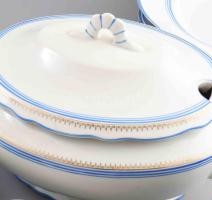 Zsolnay kékcsíkos 38 darabos étkészlet. Jelzett, kopással, néhány darabon sérüléssel