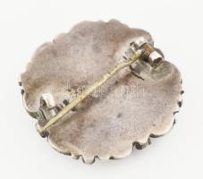 Antik ezüst(Ag) kámeás bross, jelzett, 2,5×2,5 cm, bruttó: 7,4 g