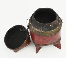 cca 1920/40 Antik kínai rizshordó edény. Fa, préselt levél, díszítés. Kopással, m: 18 cm