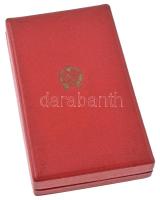 1954. "A Munka Vörös Zászló Érdemrendje" aranyozott, zománcozott bronz kitüntetés mellszal...