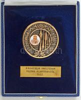 1992. "Magyarország - Hungary - Ungarn" részben zománcozott, egyoldalas bronz emlékérem (58mm) + "A Honvédelmi Minisztérium politikai államtitkárától 1992" gravírozású bronz lemezplakett (66x17mm) eredeti tokban T:AU