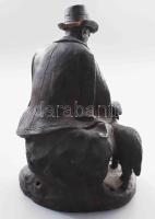 Vass Áron: Pipázó férfi kutyával, kerámia szobor, jelzett, sérült, m: 25 cm