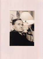 Németh László (1901-1975) író, esszéista, drámaíró, nappalijában ülő portréja. Keleti Éva felvétele....