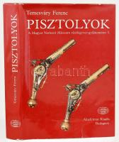 Temesváry Ferenc: Pisztolyok. A Magyar nemzeti Múzeum tűzifegyver-gyűjteménye. I. Budapest, 1988, Akadémiai Kiadó. Sok fotóval illusztrált. Kiadói egészvászon kötésben sérült papír védőborítóval.