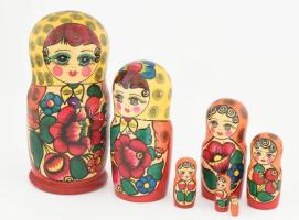 7 darabos matrjoska baba szett, a nagyobbik 2 darab kissé más festéssel, m: 24 cm alatt