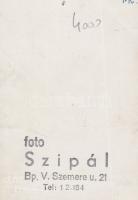 Lehoczky Éva (1925-2016) operaénekes saját kezűleg aláírt, mosolygó portréja. A Szipál Fotóstúdió fe...