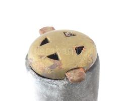 11 db debreceni pipagyárban készült cseréppipa, fém szerelékkel. hozzá szár, sérüléssel, h: cca 5-7 ...