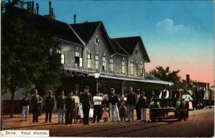 1915 Zenta, Senta; Vasútállomás, vasutasok, hajtány, gőzmozdony, vonat. Politzer Sándor kiadása / railway station, railwaymen, handcar, locomotive, train