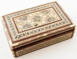 Régi bizsuk, csontberakásos dobozban