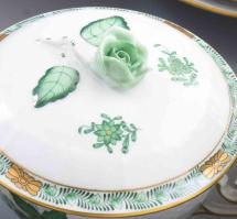 Herendi Apponyi zöld mintás 46 darabos szervírozó és asztali készlet. Jelzett, zömmel hibátlan, 3 sé...