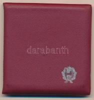 1984. 500Ft Ag "Szarajevói Téli Olimpia" műbőr tokban, tanúsítvánnyal T:BU az érmét tartó ...