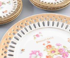 Gyopárosi emlék pralinékínáló garnitúra, extra nagytállal. Kopással, d: 12,5-22,5 cm