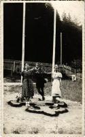 Afrikai cserkész magyar leányokkal / African scout with Hungarian girls. photo (EK)