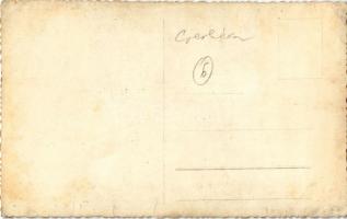 Afrikai cserkész magyar leányokkal / African scout with Hungarian girls. photo (EK)