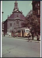 cca 1942 Budapest, a 44-es villamos a Ferenciek terén, Kerny István (1879-1963) budapesti fotóművész felvétele színes Agfachrome diapozitív filmre, erről készült modern nagyítás, jelzés nélkül, 21x15 cm