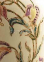 Zsolnay nőszirom mintás nagyváza. Jelzett, hibátlan, m: 35 cm