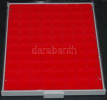 Lindner éremtartó tálca, 80 férőhellyel, 24x24mm, tok kissé sérült