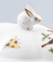 Herendi rothschild mintás hólyagos formájú bonbonier nyúl fogóval. Jelzett, hibátlan, 13x10x9 cm