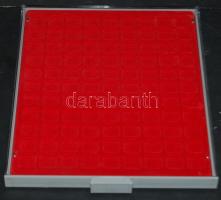 Lindner éremtartó tálca, 99 férőhellyel, 18x18mm