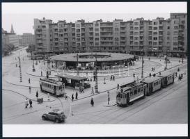 cca 1954 Budapest, Móricz Zsigmond körtér villamosokkal, 1 db modern nagyítás, jelzés nélkül, 15x21 cm