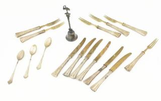 Ezüst(Ag) nyelű kés és villák, 6 db villa + 6 db kés + 3 db ezüst (Ag) mokkás kanál, jelzett + ezüst (Ag) csenegettyű, jelzés nélkül