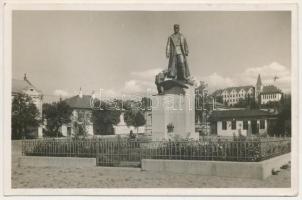 Léva, Levice; Stefánik tábornok szobra / statue, monument (EK)