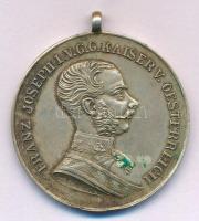 1914. "I. osztályú Ezüst Vitézségi Érem" jelzetlen fehérfém kitüntetés mellszalagon T:VF ph., apró ütésnyomok Hungary 1914. "Silver Gallantry Medal, 1st Class" white metal decoration without hallmark and ribbon C:VF edge error, tiny dings NMK 129.