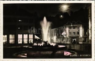 Besztercebánya, Banská Bystrica; Ifjúsági Keresztény Egyesület háza és szökőkút este / YMCA building and fountain at night