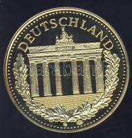 Németország DN "Német történelem, Brandenburgi kapu - Adolf Kolping" aranyozott ffém emlék...