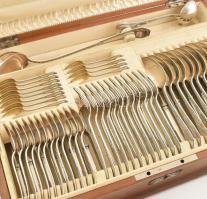 V. Syrovy klenotnik Praha 86 darabos ezüst (Ag) evőeszköz készlet, dianás jelzéssel, mesterjeggyel, ...