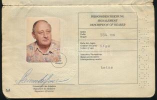 1995 Osztrák útlevél fényképpel, 1 db osztrák és 6 db egyiptomi okmánybélyeggel, sok bélyegzéssel