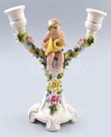 Cseh Alt Wien puttó figurás kétágú gyertyatartó, jelzett, sérüléssel, javítással, m: 23 cm