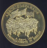 Németország DN "Német történelem - Búcsúparádé, Berlin 1994" aranyozott ffém emlékérem T:PP