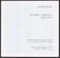Maurer Dóra: Munkák / Arbeiten 1990-1997. Bp.,1997.,Ludwig Múzeum Budapest - Kortárs Művészeti Múzeum. Gazdag képanyaggal, a művész munkáival illusztrált. Kiadói papírkötés, a hátsó borítón címkenyomokkal.