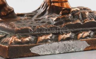 2 darab bronzírozott fém lovas szobor, kopással, m: 19 cm