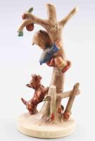 Hummel kutyától megijedő fiú. Jelzett, kézzel festett, hibátlan, m: 16,5 cm