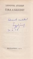 Lengyel József: Újra a kezdet. [Regény.] (Dedikált.) Budapest, 1970. Magvető Könyvkiadó (Zrínyi Nyomda). 209 + [3] p. Első önálló kötetkiadás. Dedikált: ,,Szilvinek szeretettel Lengyel József. 70. X. 28&quot;. Lengyel József holokausztregénye először 1965-ban jelent meg, a szerző ,,Mit bír az ember&quot; című kötetében. (Lengyel József Összes művei, 3. kötet.) Kiadói vászonkötésben, Hornyánszky Gyula rajzával illusztrált kiadói védőborítóban.