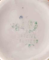 Hollóházi nyújtózkodó kislány. Terv.: Káldor Aurél. Kézzel festett, jelzett, ujja sérült, m: 14 cm