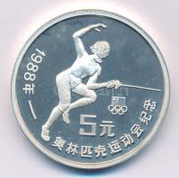 Kína 1988. 5Y Ag &quot;Nyári Olimpia 1988 Szöul - Vívás&quot; kapszulában T:AU (PP) karc, folt China 1988. 5 Yuan Ag &quot;1988 Summer Olympics, Seoul - Fencing&quot; in capsule C:AU (PP) scratch, spot Krause KM#204