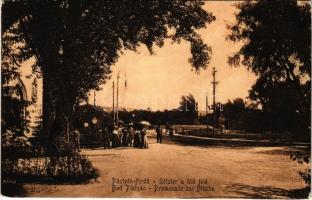 1912 Pöstyén-fürdő, Pistyan, Kúpele Piestany; Sétatér a híd felé / promenade to the bridge (EK)