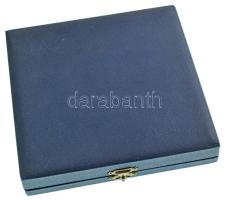 DN "MHRT - Hűséges Munkáért" a MAHART egyoldalas, öntött bronz plakettje, dísztokban (~101...