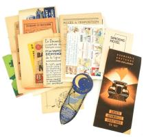 cca 1937 Franciaország-Párizs utazási tétel, össz. 27 db, közte turisztikai autóútvonalak prospektus (art deco borítóval), az 1937-es párizsi világkiállítással kapcsolatos tájékoztatók, térkép, menetrendek, stb. Vegyes állapotban.