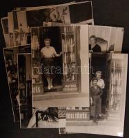 21 db érdekes fotó egy gazdag maszek nyakkendőboltos családról. (A bolt a VII. Király utcában volt) az 1950-60-as évekből
