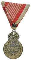 1917. "Károly Bronz Katonai Érdemérem a katonai érdemkereszt szalagján" aranyozott bronz k...