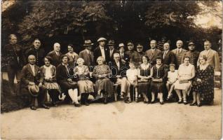 1930 Csíz, Csízfürdő, Kúpele Cíz; csoportkép katonákkal / group phot with soldiers. Bodó Béla photo (Rim. Sobota) (EK)