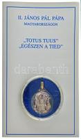 1991. II. János Pál pápa Magyarországon kétoldalas Ag emlékérem füllel, előlapján 2db rubinnal díszítve, tanúsítvánnyal, eredeti díszkiadásban (0,999/~29mm) T:AU patina