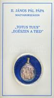 1991. "II. János Pál pápa Magyarországon" kétoldalas Ag emlékérem füllel, előlapján 2db rubinnal díszítve, tanúsítvánnyal, eredeti díszkiadásban (0,999/~29mm) T:AU patina