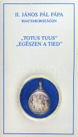 1991. "II. János Pál pápa Magyarországon" kétoldalas Ag emlékérem füllel, előlapján 2db rubinnal díszítve, tanúsítvánnyal, eredeti díszkiadásban (0,999/~29mm) T:AU patina