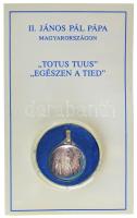 1991. II. János Pál pápa Magyarországon kétoldalas Ag emlékérem füllel, előlapján 2db rubinnal díszítve, tanúsítvánnyal, eredeti díszkiadásban (0,999/~29mm) T:AU patina